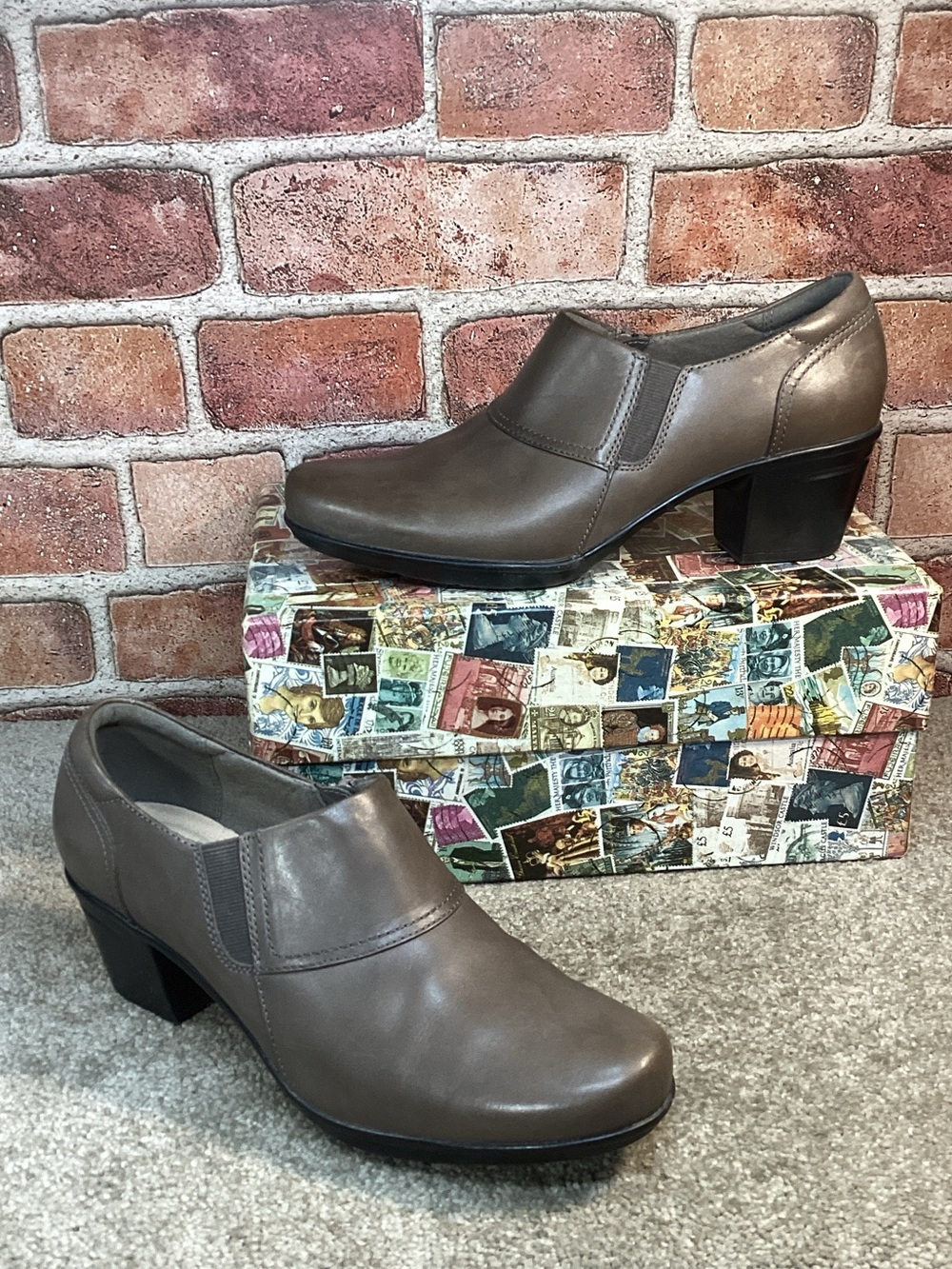 Clarks Collection womens taupe heeled Shooties size 8.5